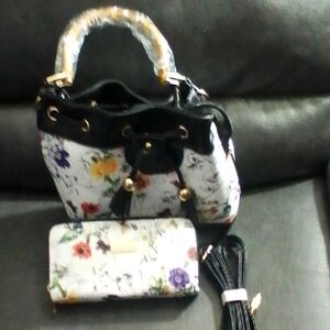 Gucci Floral Shoulder Bag and Wallet Set - Black and White